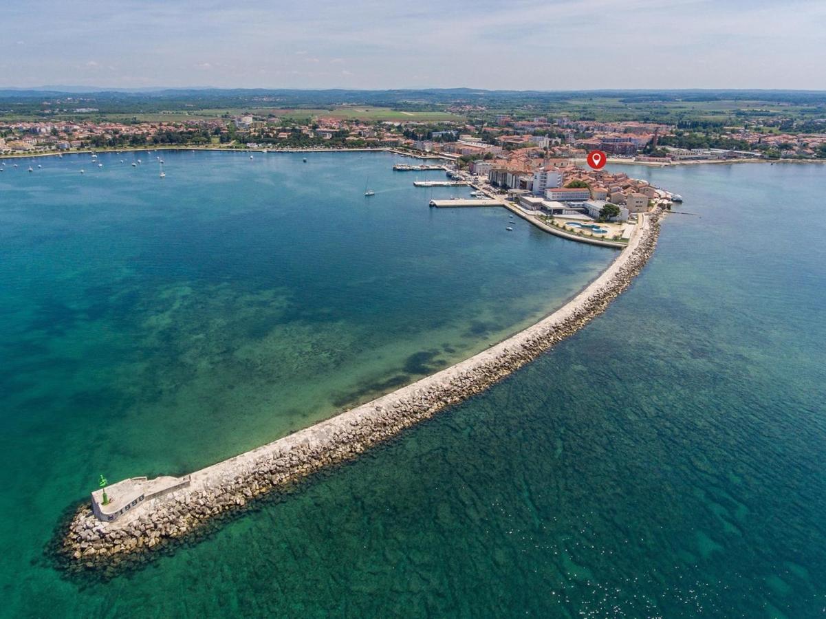 Old Town Apartments In Umag Eksteriør billede