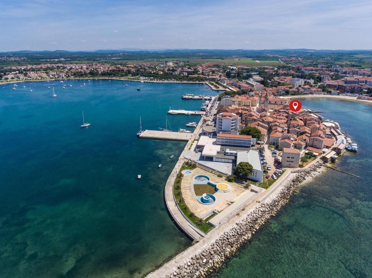Old Town Apartments In Umag Eksteriør billede