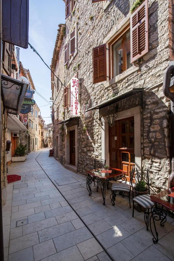 Old Town Apartments In Umag Eksteriør billede