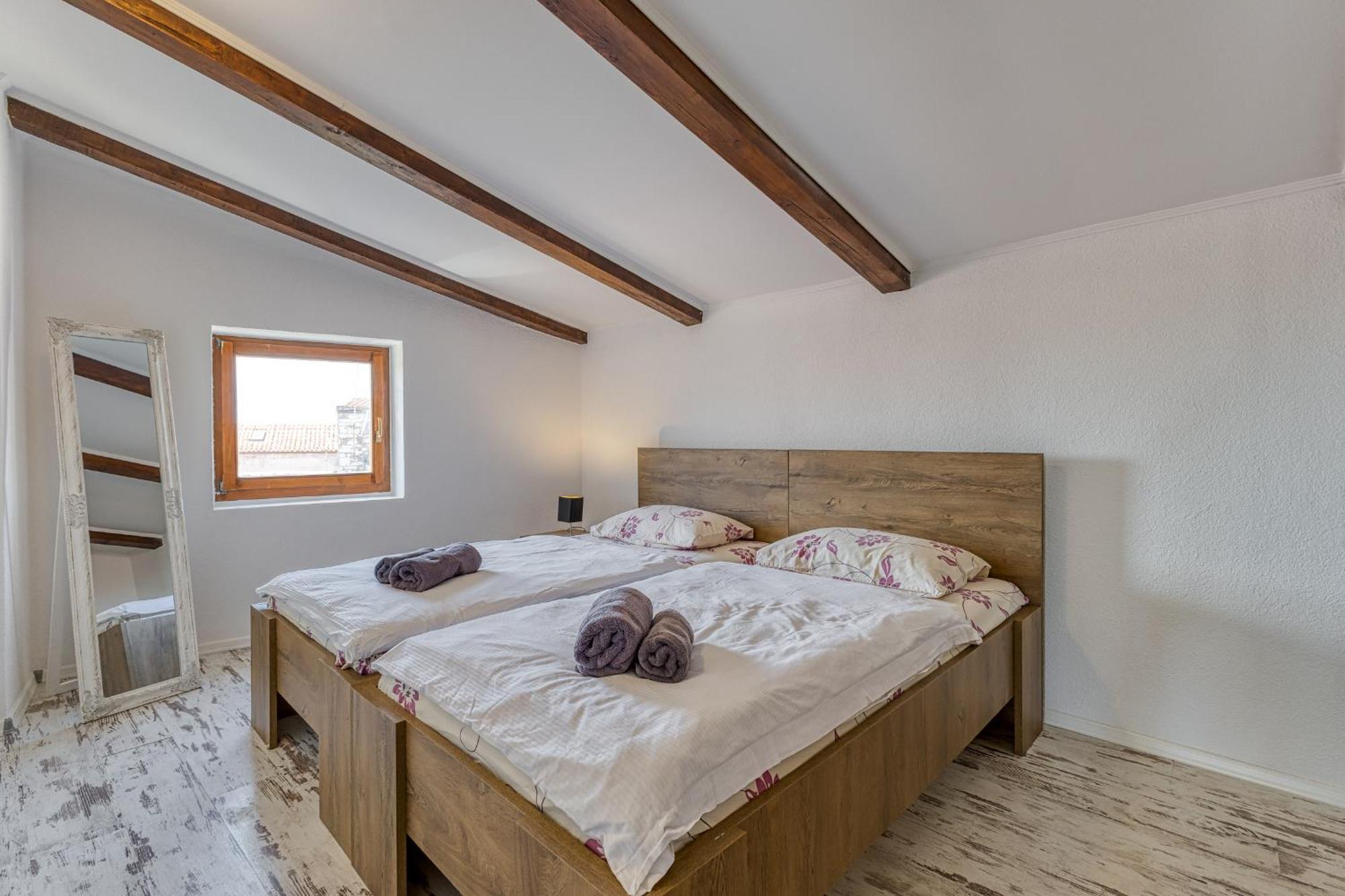 Old Town Apartments In Umag Eksteriør billede