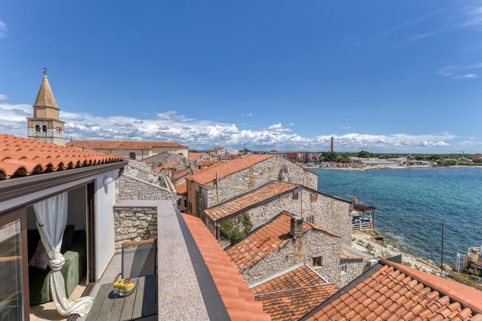Old Town Apartments In Umag Eksteriør billede