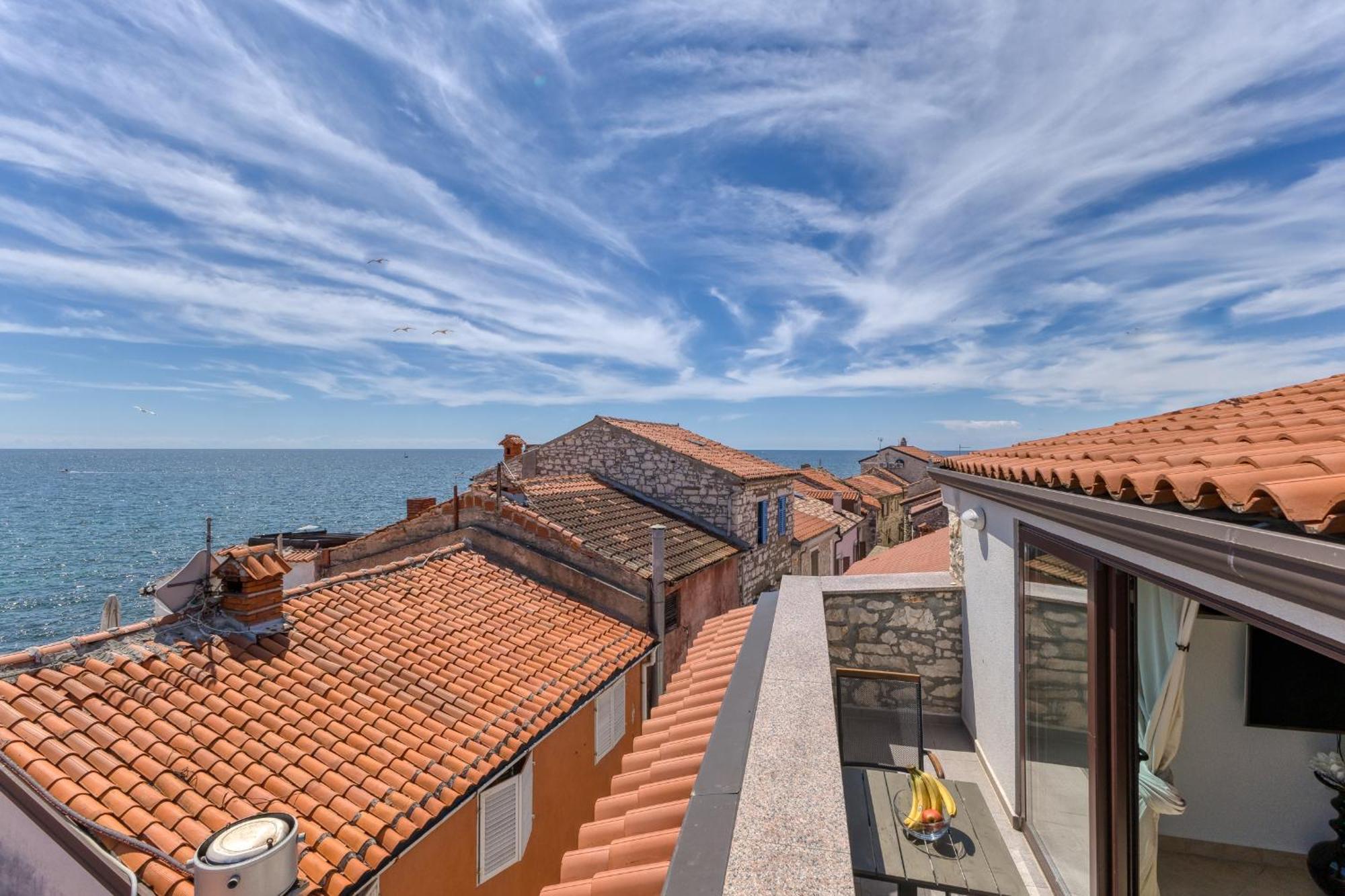 Old Town Apartments In Umag Eksteriør billede